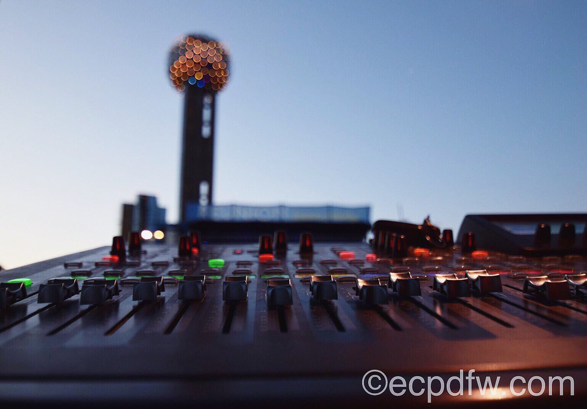 ECPDFW's tweet photo. The best #sunsets are @RLawnParty sunsets 🌇 #ecpdfw #audio #livemusic #reunionlawnparty #dallas #soundboard #music https://t.co/qem0efF2db