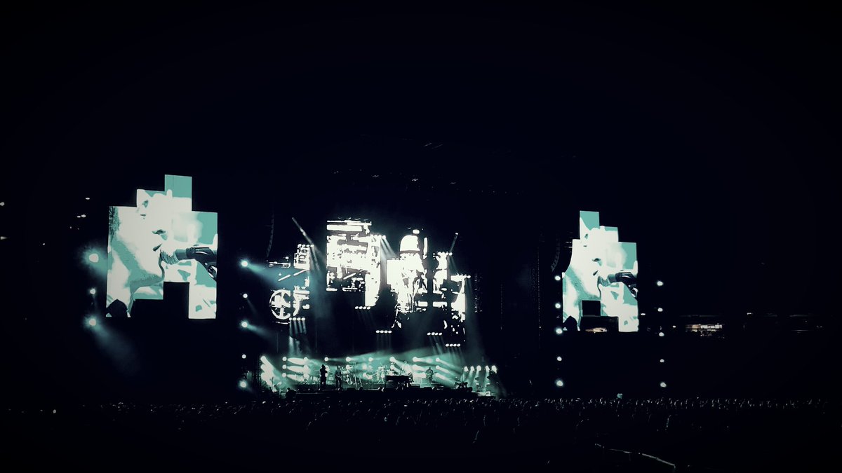 TimFobes's tweet image. #BillyJoel  at #NationalsPark ..
.fought through the rain