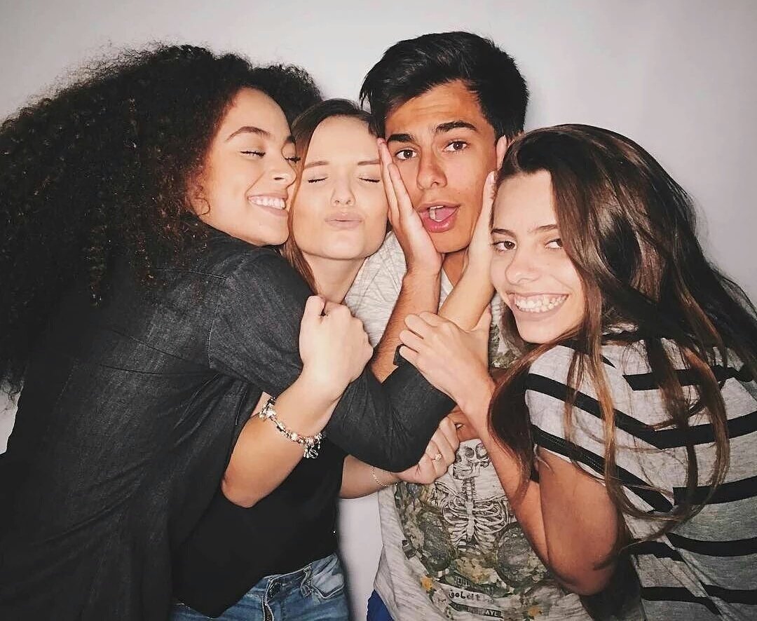 Hoje meu dia muito especial com os meus melhores amigos que amo!! 😘😙😍 obrigado por tudo amo vocês vidas💜💜💝