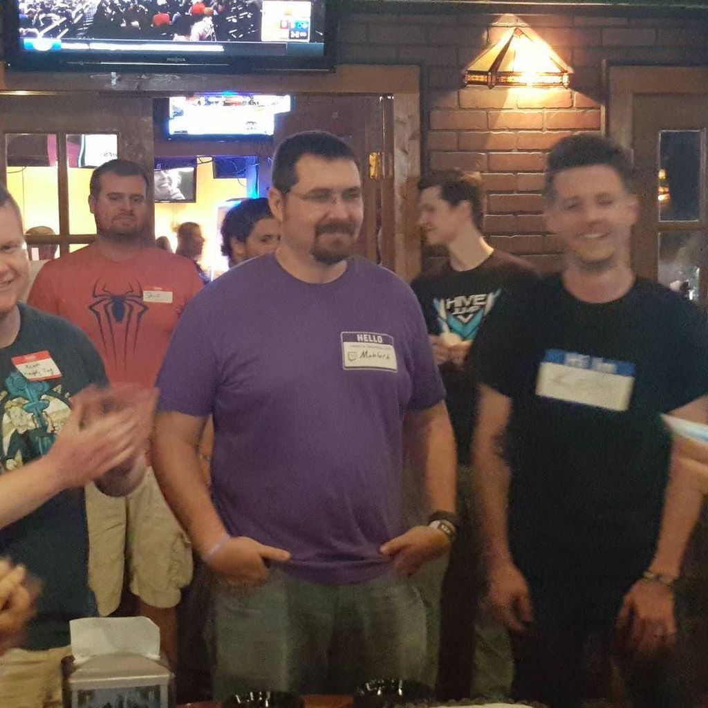 yantzi_'s tweet photo. Celebrating @moblordtv's birthday! Happy b-day bruh!!! #twitchstlmeetup https://t.co/vhUIBZ133g