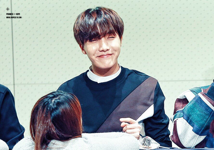 PromiseJHope's tweet photo. #제이홉 #jhope #홉이 Hey! Do you miss us？I will come back next month！ https://t.co/Kqfd298tbp