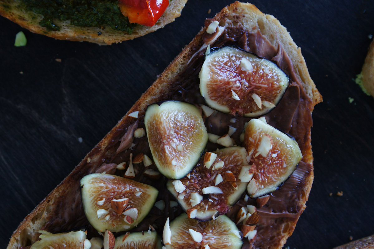 MyKitchenDirt's tweet photo. #latelunch / #dinner - #figs &amp; #nutella #bruchetta https://t.co/WlXZHeQrGU