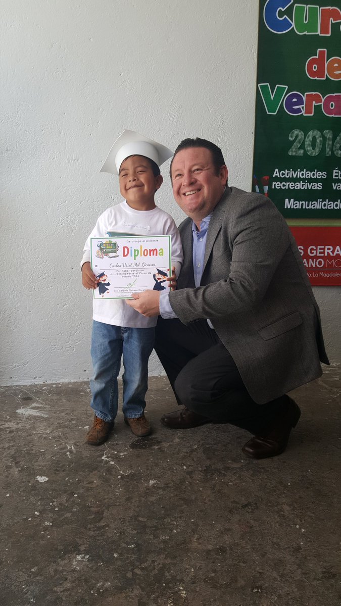Luis_GQM's tweet photo. Ayer en la clausura de nuestro curso partimos pastel y entregamos diplomas a los niños @AsambleaDF @DelLaMagdalenaC https://t.co/S6iCOejK4j