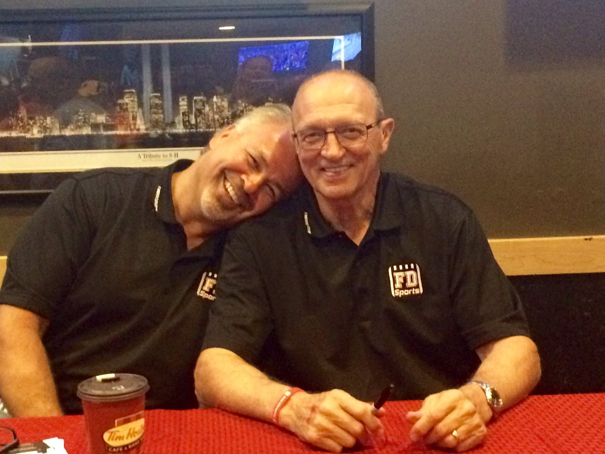 CraigMuni's tweet photo. That's a @fandoozy party wrap up. The boys are tired. #DonLuce Thanks @WingsBuffalo https://t.co/6yLyDaqrb5