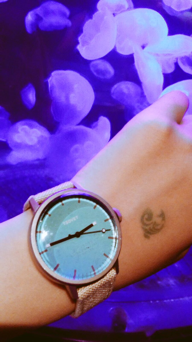 ztaguildford's tweet photo. Tsovet meets the royalty of jellyfish #vancouveraquarium #tsovet #watch #ztaguildford #jellyfish #designerwatch https://t.co/pq5yyQG5Yi