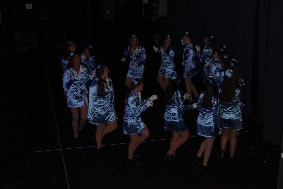 kc_doyle_'s tweet photo. Happy #NationalDanceDay thankful for my Senior Line β€οΈ #mjsd https://t.co/sAGsRjVEW5
