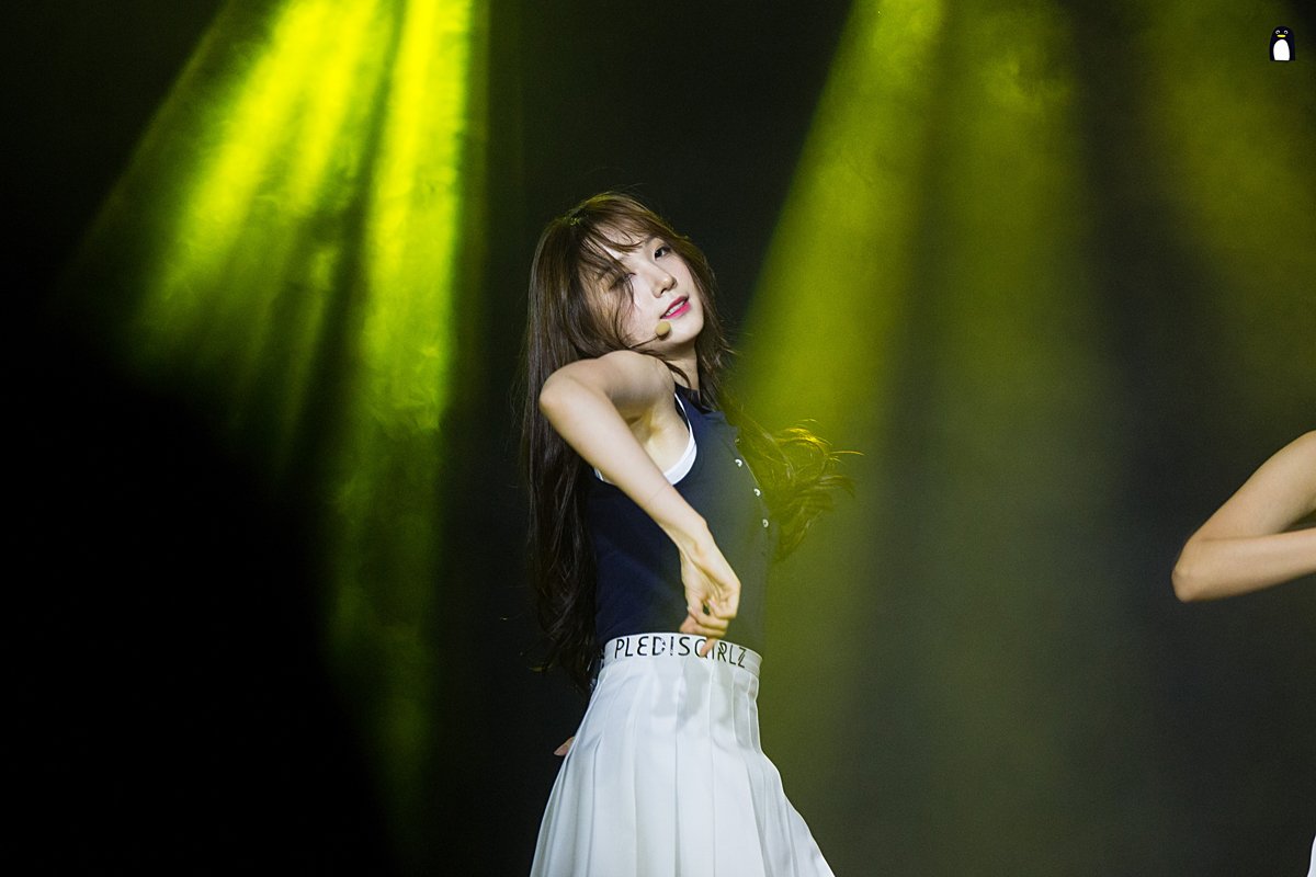 001114_p's tweet photo. 160730 플레디스걸즈 콘서트 김민경 #플레디스걸즈 #김민경 #PledisGirlz https://t.co/Qbl5QWRX6e