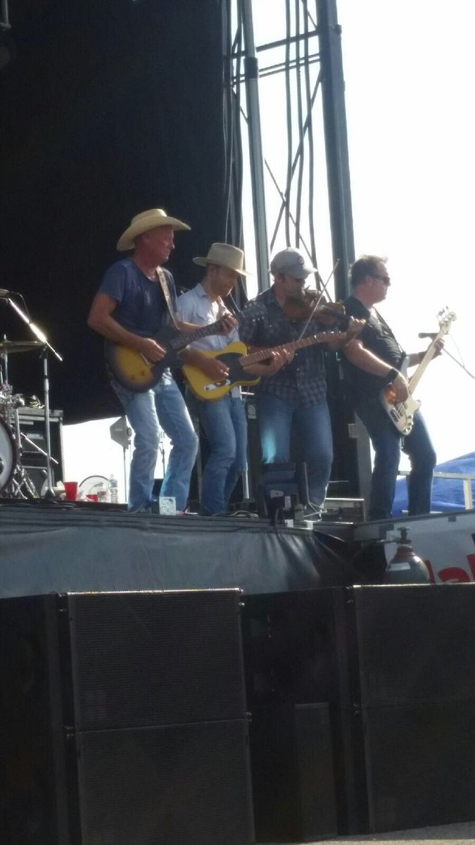 coach_staggs's tweet photo. Always good to watch @KevinFowler play #JakeJam2016 https://t.co/aagsgOo20W