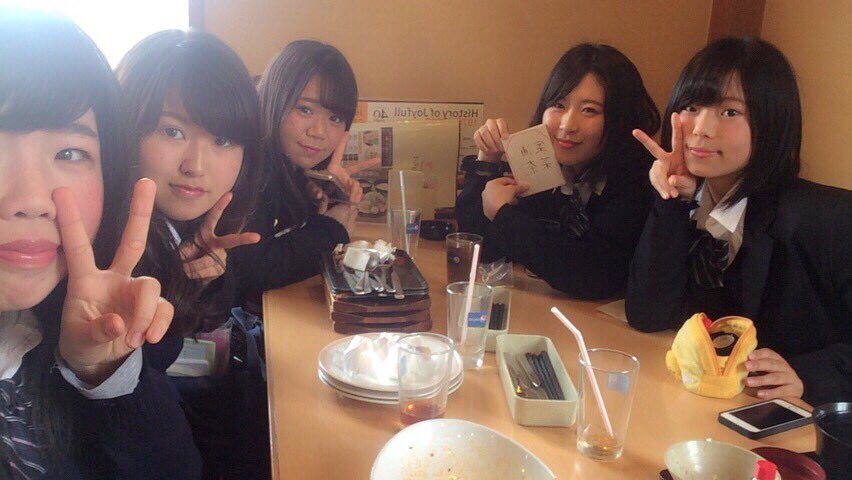 obuthudan's tweet photo. 会いたいな〜〜旅行したいな〜〜
JKってブランドだな〜〜
大好きだな〜〜
去年のオブヲタなつかしいな〜〜
周りの視線痛かったけどたのしかったな〜〜

#大切で最高に大好きな友達
#汚物団 https://t.co/g2cK7Jyehx