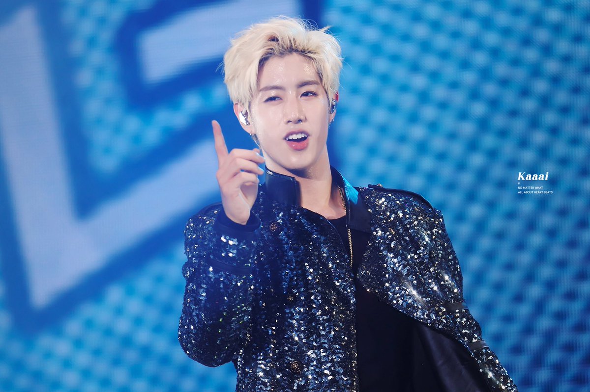 Karrrrri_x's tweet photo. 160730 FLY IN HONGKONG #GOT7 #Mark #마크 #갓세븐 https://t.co/PUwZdHzuar