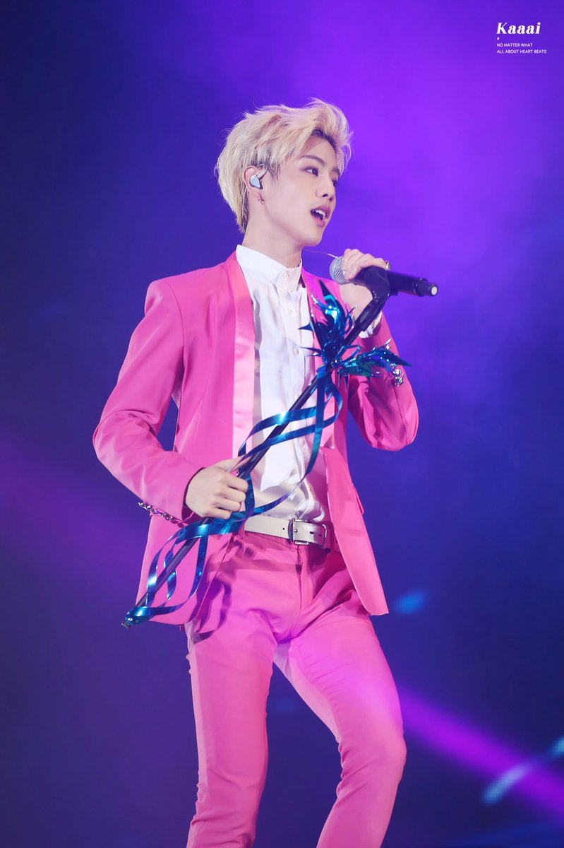 Karrrrri_x's tweet photo. 160730 FLY IN HONGKONG #GOT7 #Mark #마크 #갓세븐 https://t.co/ogWjDDieCH