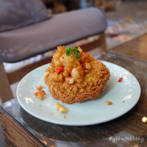 aroii's tweet image. #รีวิว ร้าน Sundays เป็นร้านที่มีการดัดแปลงตัวบ้านให้เป็นร้านคาเฟ่ตกแต่งสวยๆ
&amp;gt;ginwithbing 
aroii.tv/sundays