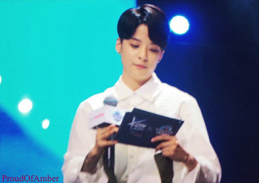 ProudOfAmber918's tweet photo. 【160731 KCON IN LA Preview 4P 】 MC #Amber #KCON16LA 😍😍😍😭😭😭 https://t.co/vYINv3t8uk