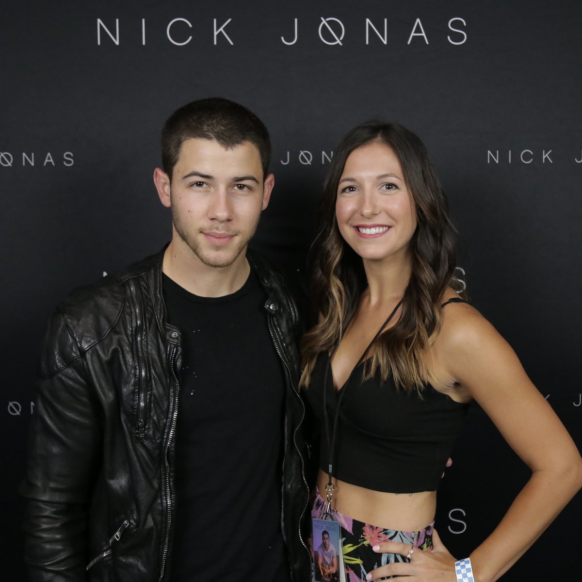 jessicapersall's tweet photo. @nickjonas Look  how cute we are Nick😍;) #HondaCivicTour #Thanksforthepic #ThePalace https://t.co/0I37wUMGT9