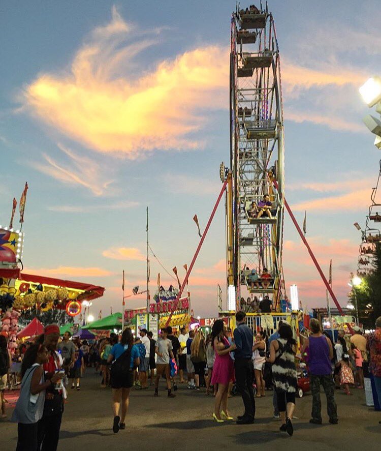 AC, drinks + more comfort food are waiting for you. Oh, and late night #happyhour too. 11PM-1AM 🎈#ocfair #costamesa