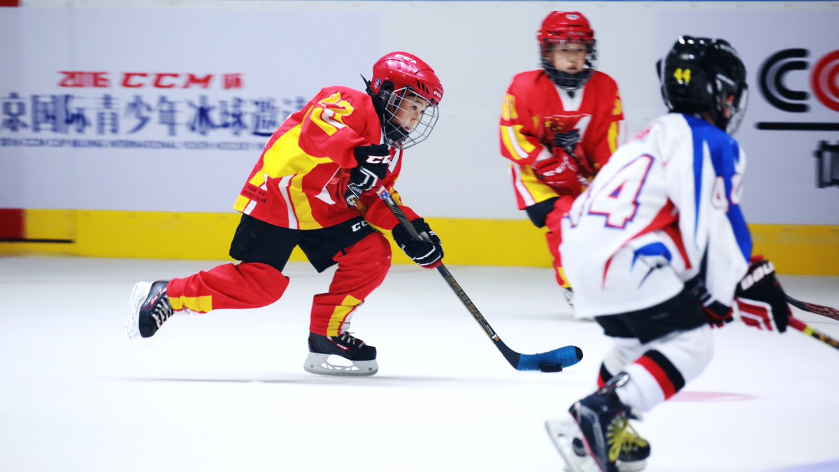 IceBravoMedia's tweet photo. An exhibition game was played after the opening ceremony between Tiger U8 (CHN) and Ice Lions 08 (KOR). @CCMHockey https://t.co/hh0qRkIw4e