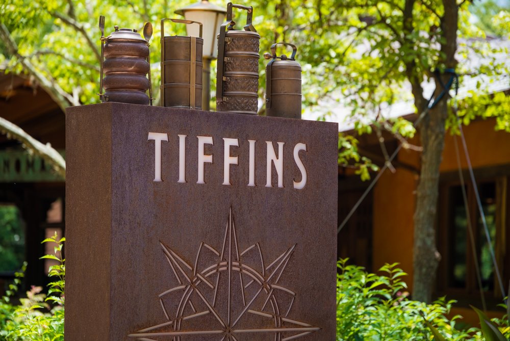 stories_disney's tweet photo. 디즈니월드 애니멀킹덤의 고급 레스토랑 Tiffins. 음식 맛도 좋고 점심에는 싼 가격의 메뉴도 있다. 디즈니파크들을 디자인하고 만드는 Imagineer들이 애니멀 킹덤을 만들 당시의 경험들 보여주는 테마 https://t.co/8KRrOGDtNi