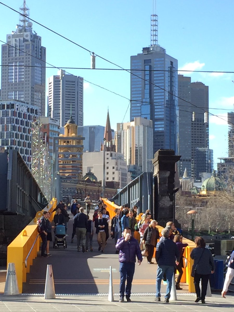 DionneLew's tweet photo. Oh my God #Melbourne is so turning it on today #stunningness #melbournelove https://t.co/pooqNxxqHO