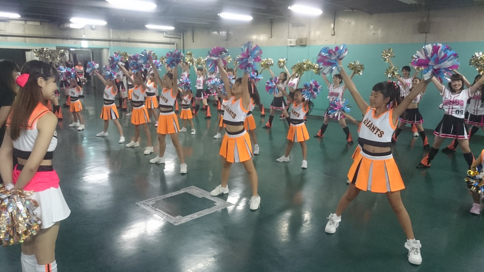 GIANTS チア ヴィーナスチア140 ユニフォーム ジャイアンツ ヴィーナスダンススクール チアダンスユニフォーム