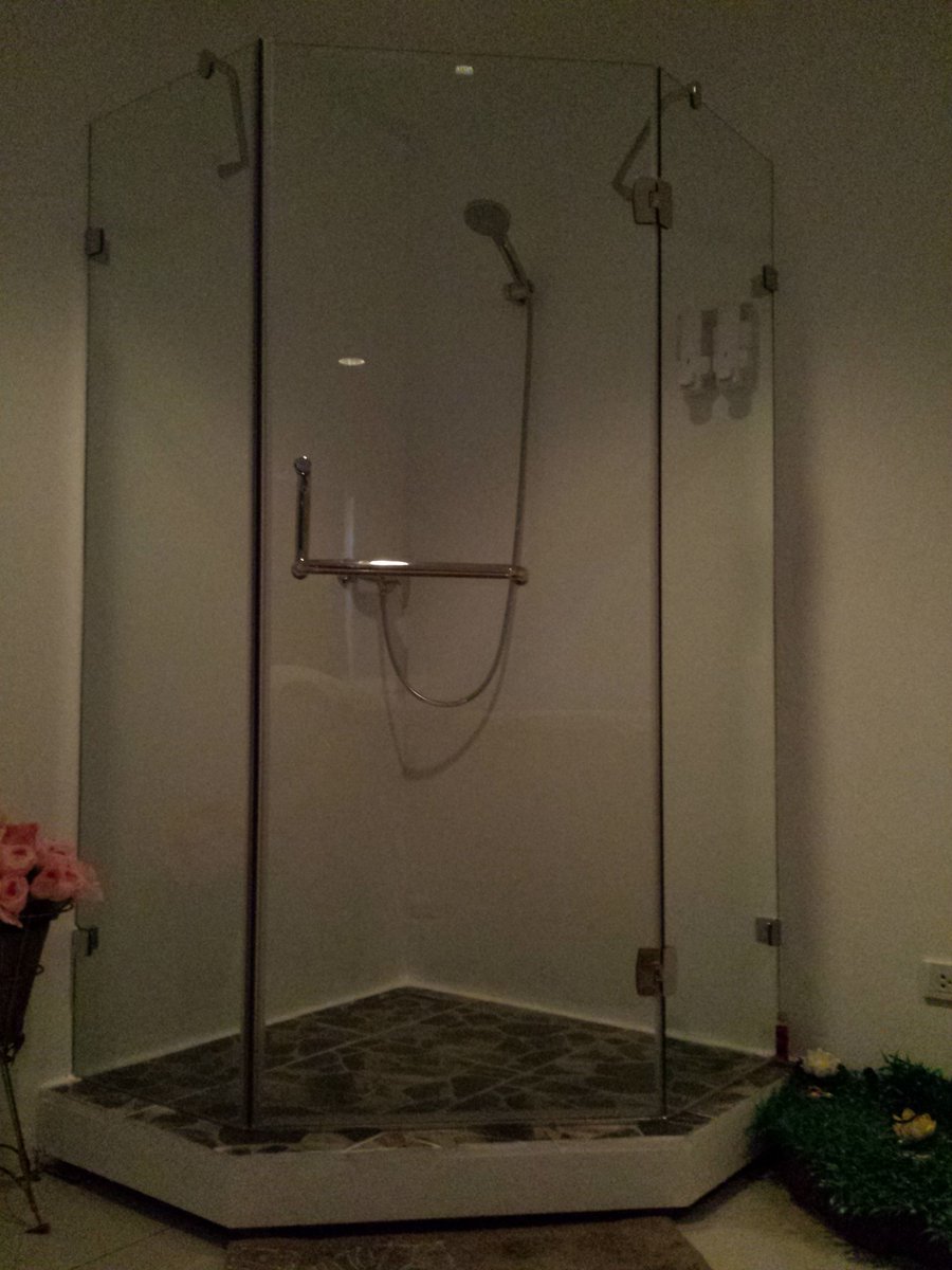 PlayTimeMassage's tweet photo. The rooms are private and clean with hot showers, jacuzzi and individually controlled aircon. https://t.co/Ap5u2wkIKk