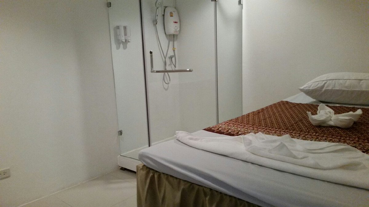 PlayTimeMassage's tweet photo. The rooms are private and clean with hot showers, jacuzzi and individually controlled aircon. https://t.co/Ap5u2wkIKk
