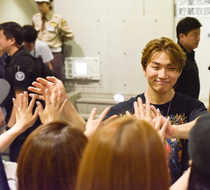 View image on Twitter