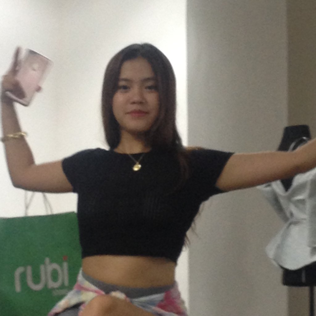 AnneGeemeno's tweet photo. Landi pa? @AnnethDC @ssamebellosillo 👑🐝 https://t.co/0jMiVqt7mH