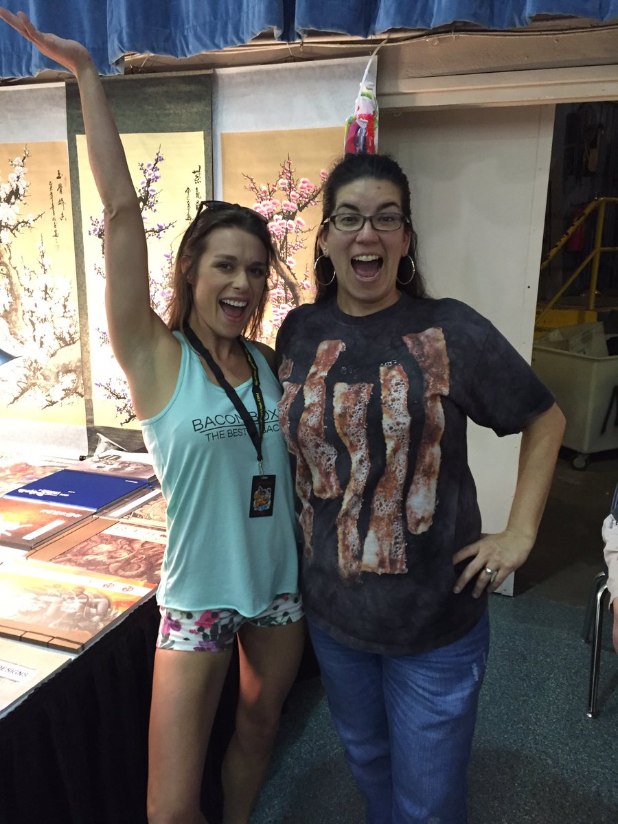 somuchkimmie's tweet photo. Hanging with Sunshine, a fellow lover of #bacon, at #inkmaniacon! #tattoos #ftlauderdale https://t.co/DSArqdXiL5