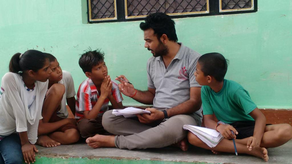 93aanand's tweet photo. भीकमपुरा बस्ती
@Daksh_ek_pahal
#SundayClassroom https://t.co/EFrOC0x8o1