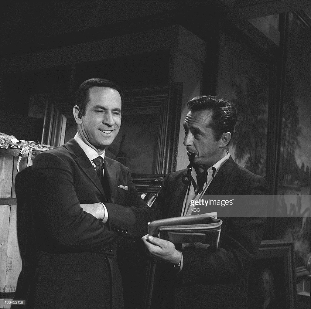GetSmartFans's tweet photo. #DonAdams behind the scenes on the set of #GetSmart episode 'Leadside' S4E23 1969. π¬ #MaxwellSmart #SecretAgent86 https://t.co/TbHrZhHwrq