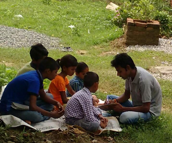 93aanand's tweet photo. भीकमपुरा बस्ती
@Daksh_ek_pahal
#SundayClassroom https://t.co/EFrOC0x8o1