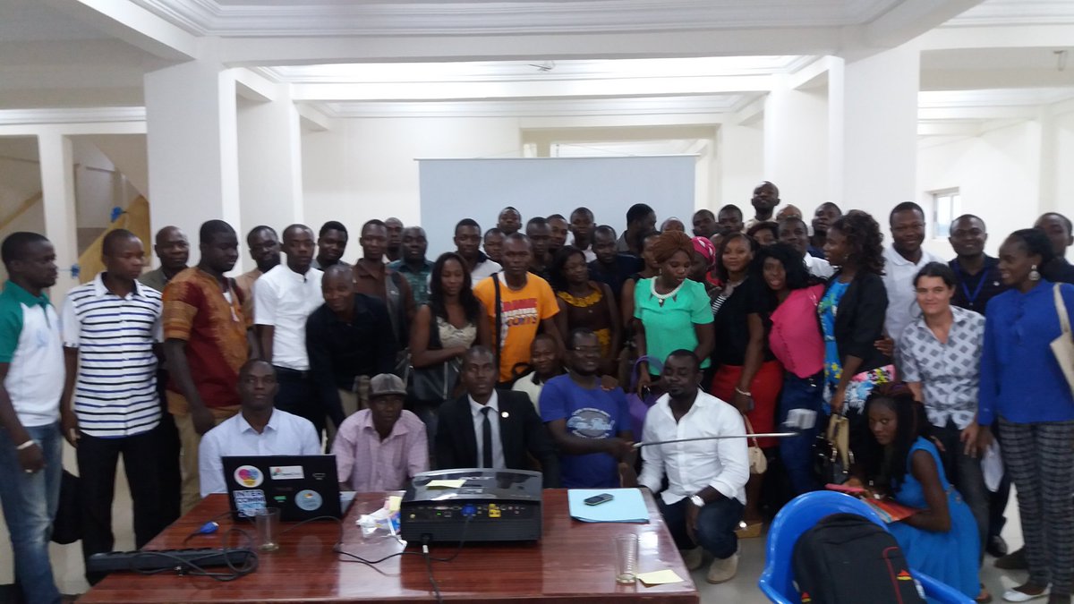 mbakatre's tweet photo. Franchement les gars ont assurés très fort hier au #DataCampBF. Special thank 2 civil society and students #lwili https://t.co/6BaPrzs0sh
