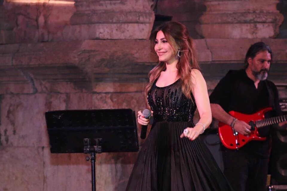 AlmashaherFans's tweet photo. @yara_lb الفنانة يارا تختم مهرجان الجرش بالأردن https://t.co/4smoRTJH3w