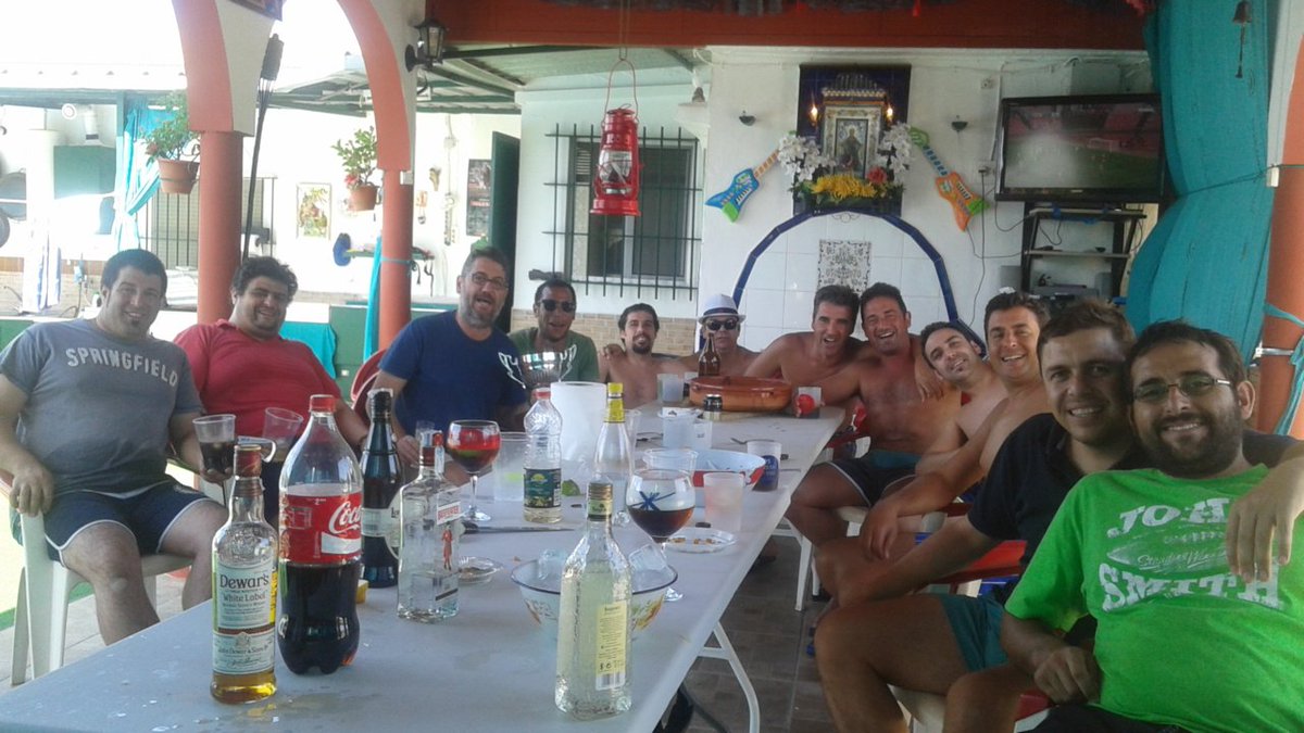 Almontenodejame's tweet photo. #ComunioES Jornada de entrega de la V copa y farolillo rojo en la comunidad San Benito. Almuerzo, cena y desayuno. https://t.co/cMDwwyHUtR