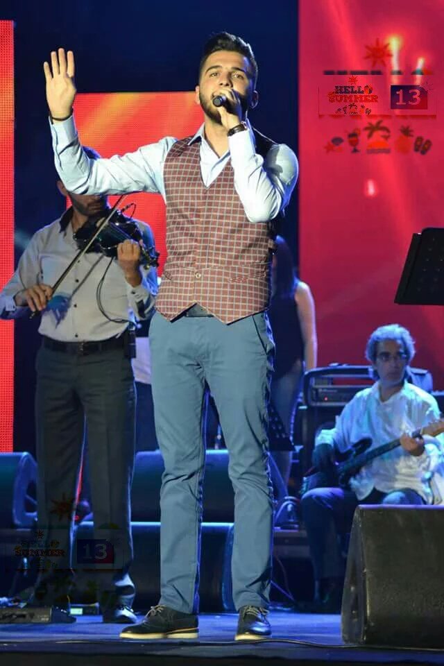 AlmashaherFans's tweet photo. @HazemSharifpage محبوب العرب حازم شريف يتألق بمهرجان الجميلة بالجزائر https://t.co/dQCYwJweUP