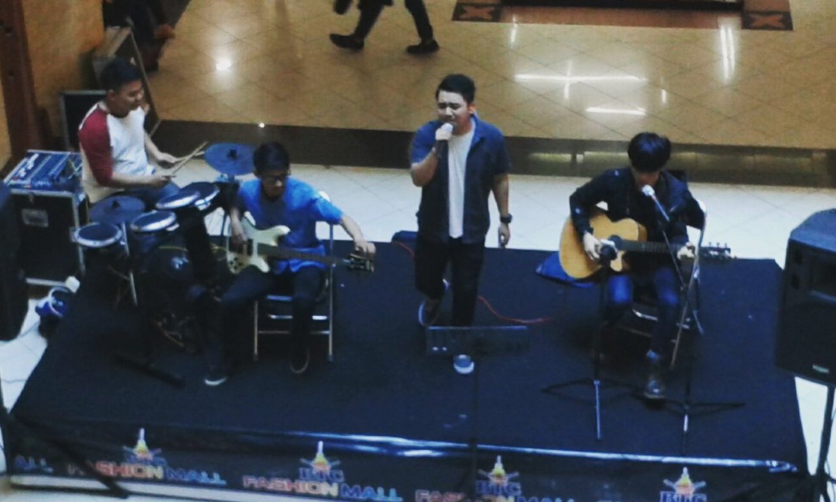 BnbCoustic's tweet photo. musikbandung #komunitasmusik #eventorganizer #weddingorganizer #Acoustic #weddingparty #worldmusic #bandkustik https://t.co/GQgRcaC6gW