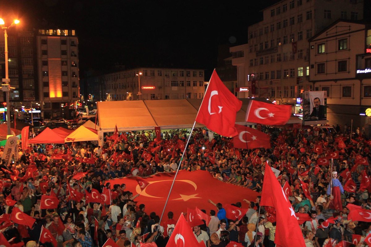 c_bayramoglu's tweet photo. Burası RİZE ve RİZE Hergün #15TemmuzDestanı yazıyor. @mkulunk @OA_Bak @Hayati_Yazici @HasanKaral53 @AKPartiRize https://t.co/KsMbBcmr48