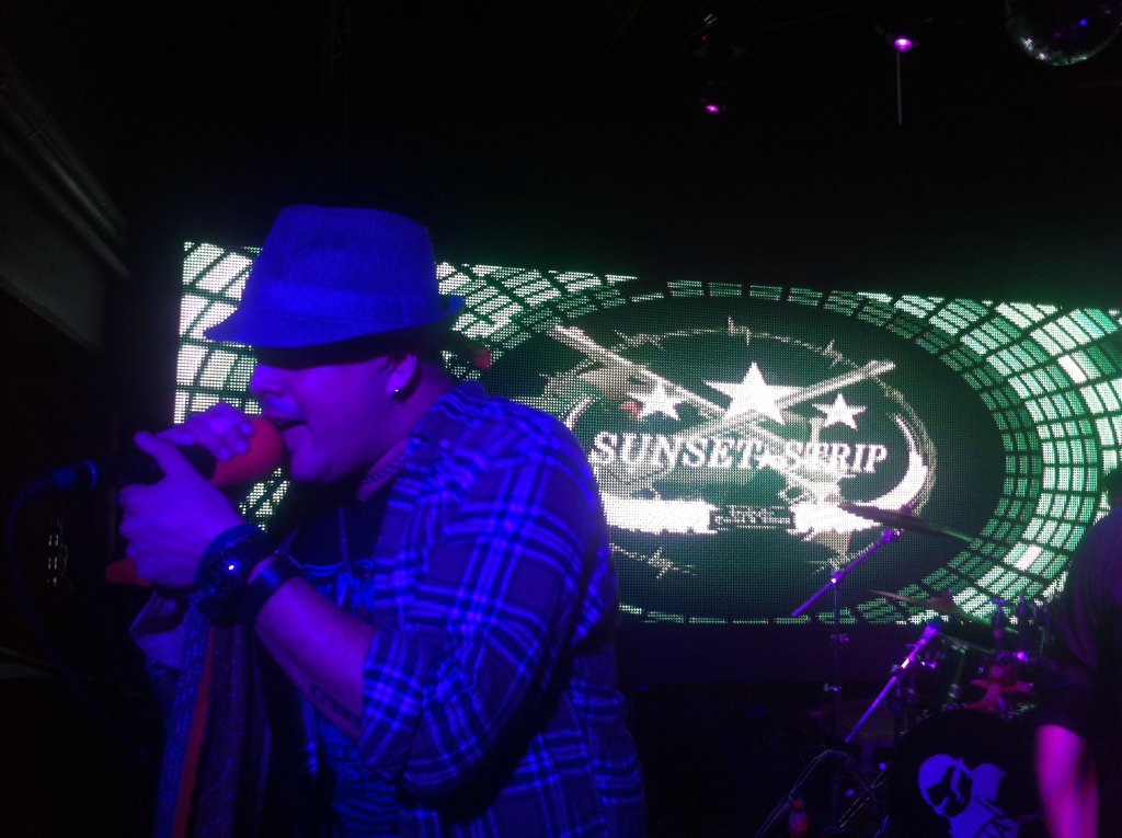 elchinosoles's tweet image. Vacilando del megaconcierto de #sunsetstrip en @elteatrobar #rockandroll