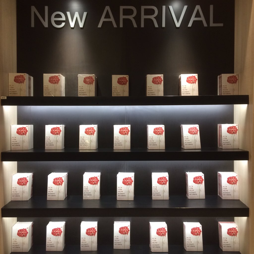 odeelix's tweet photo. metafora padma siap kamu bawa pulang dari gramedia central park! โค๏ธ https://t.co/osnWmoHYtS