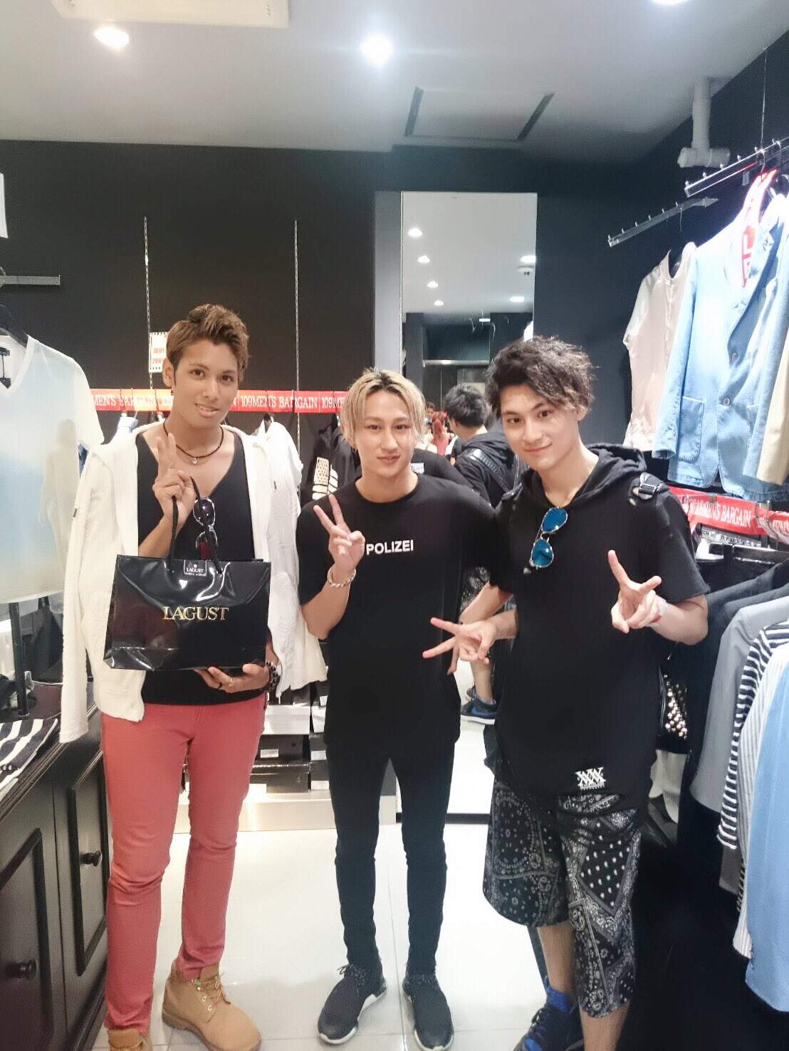 Twitter 上的 Vj Hiro ヴィジェイ 先日渋谷の109 Lagust さんで お買い物したよ Junさんすごく優しい 今sale期間だし かっこいい 洋服いっぱいあるので ぜひ 足を運んでみてね 渋谷 109メンズ Lagust T Co Emtii25mcq Twitter