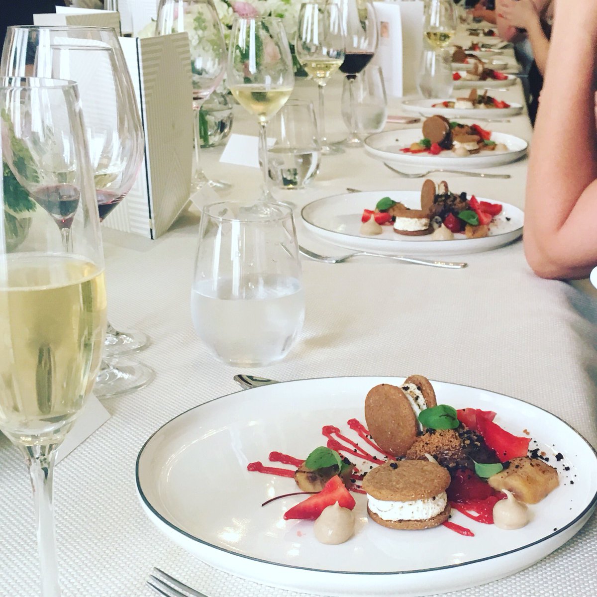JewishDigest's tweet photo. Once upon a time @FoodStoryLdn took #kosherdining to a whole new level @ClaridgesHotel #talentedteam #lunchlastweek https://t.co/U7UyNMJd6o