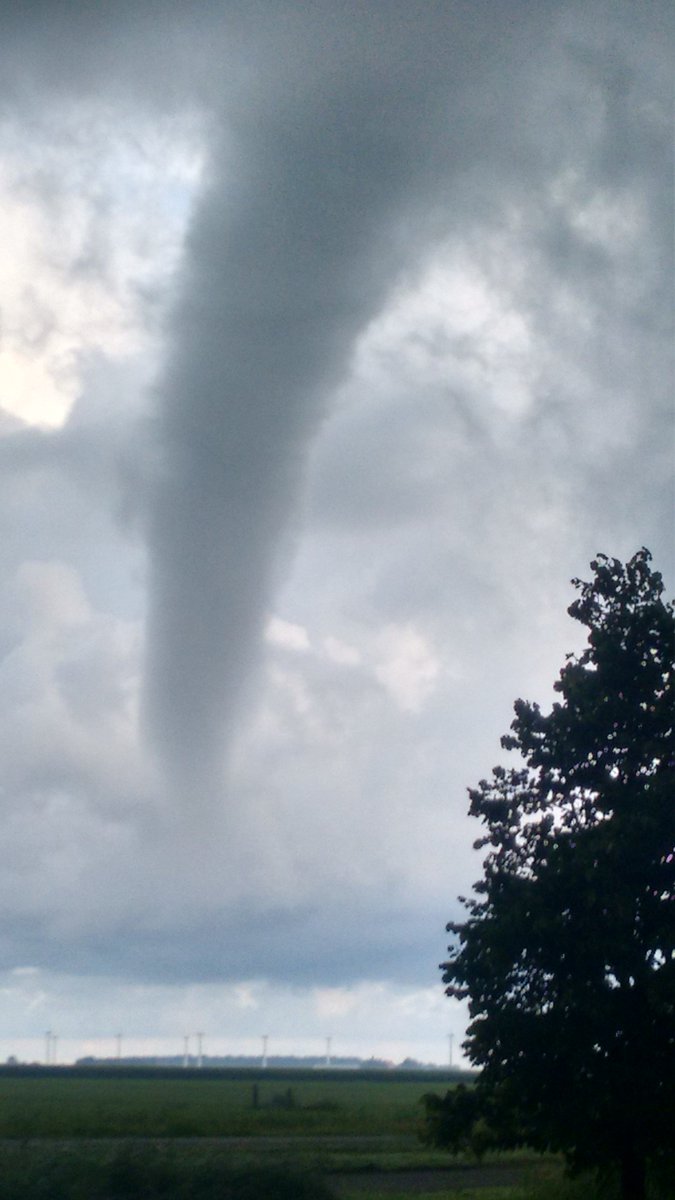 BuienRadarNL's tweet image. But wait... There's more! Tuba nr. 2 boven Wons, Friesland. Gespot door Marijn Leijenaar.