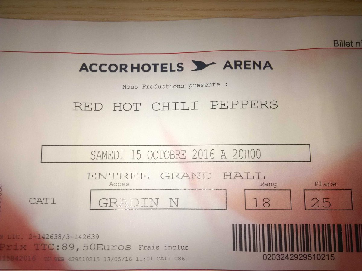 Jefffitoh's tweet photo. #CadeauDanniv #Concert #RHCP #Bercy #Perfect #RêveDeGosse #MerciLouloute <3 https://t.co/ZzKSd1hPGz