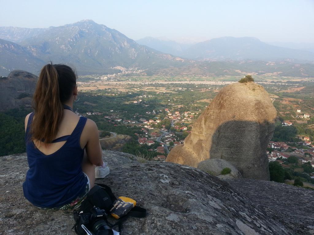 60rl's tweet image. Iz and I got up before dawn to climb a rock in Meteora and watch the sun rise