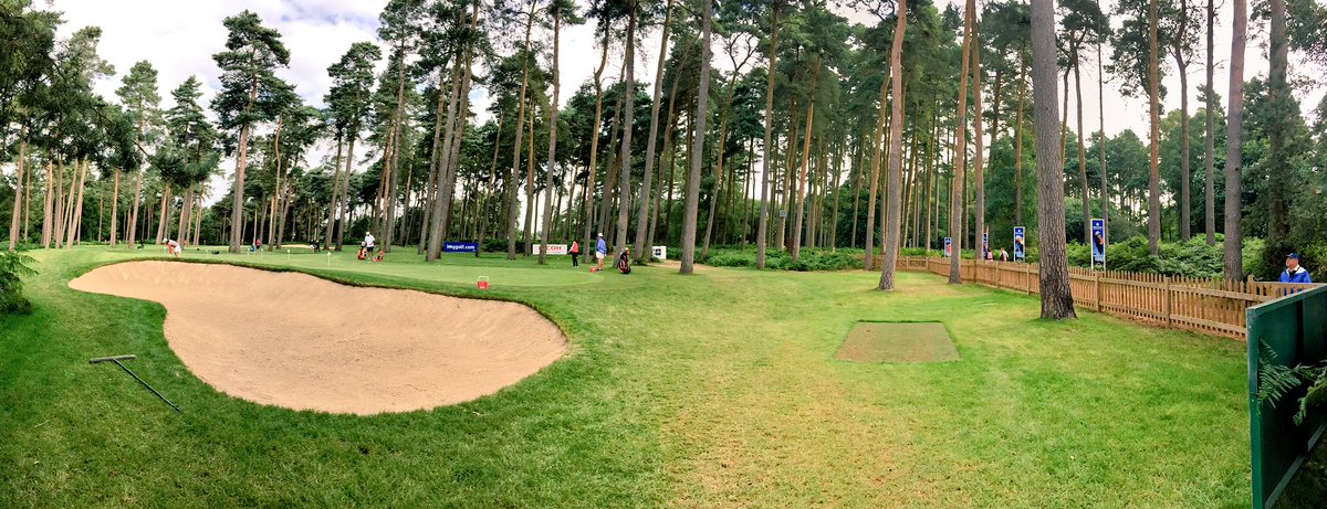 golfaddictionuk's tweet image. #insidetheropes #chippinggreen @kellyshon is 30 minutes into her round #golow @pumagolf @cobragolf @golfaddictionuk