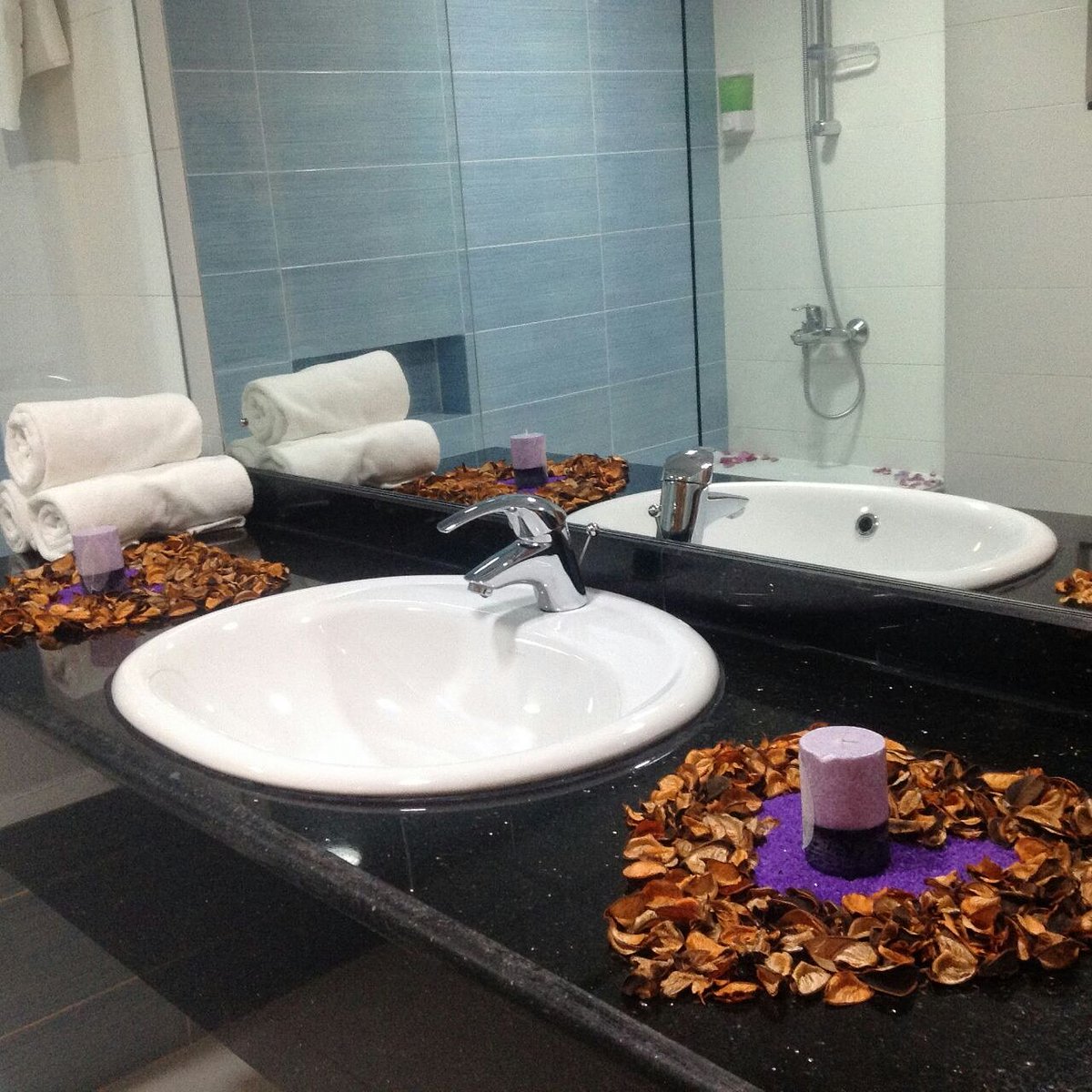 AlReefH0teL's tweet photo. Single#Room #include #Breakfast #only #for #25RO Double#Room#include #Breakfast #only #for #28RO #STAY #OMAN #MUSCAT https://t.co/vTDuz7PIPQ