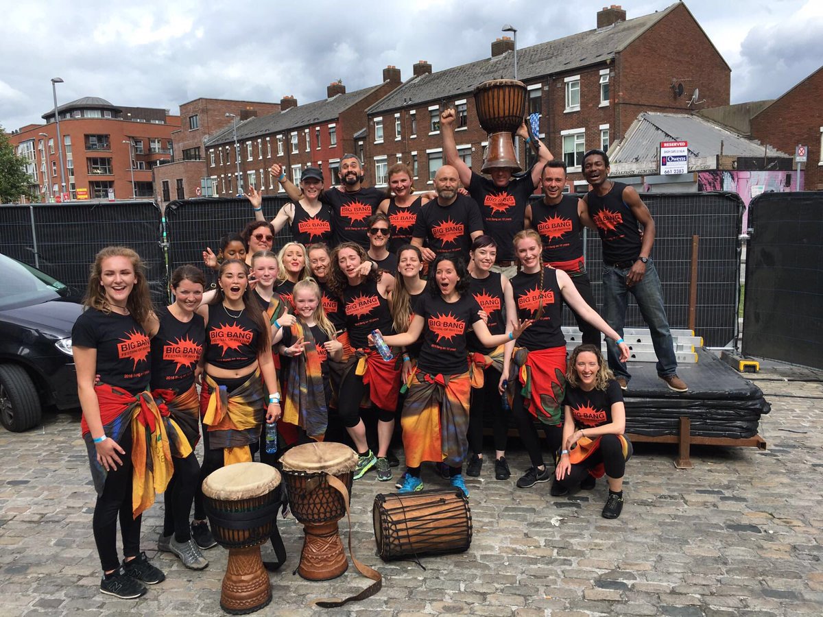 TooFewTunes's tweet photo. #HotterThanJuly16 @SmithfieldSq #rightnow FREE @ImprovisedMusic @BigBangRhythm https://t.co/gONb5ZHNXX