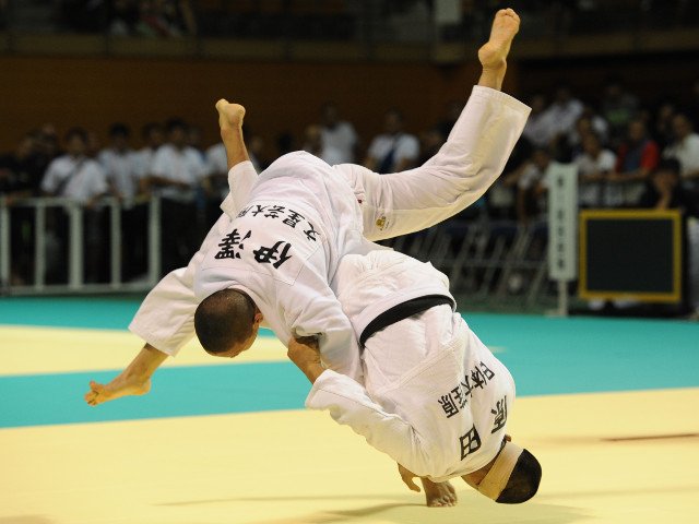 Ejudo編集長 古田 英毅 בטוויטר Ejudoニュースより写真 第65回インターハイ柔道競技66kg級決勝戦 日体荏原高 原田健士が右足車 文星芸大附高 伊澤風我が宙を舞う T Co Mhu9oposge