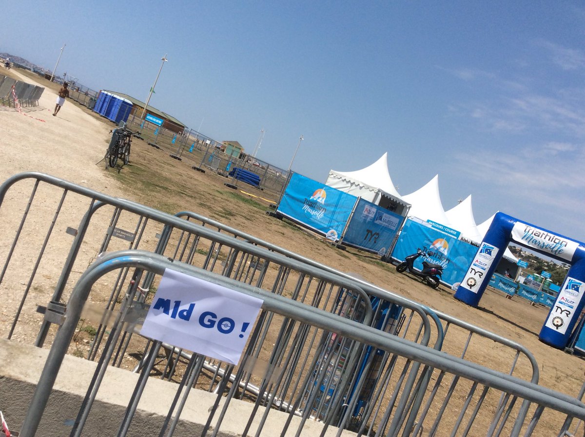 VGCU84's tweet photo. A #Marseille c'est l'été, il fait chaud, on part au bord de l'eau pêcher les #MLDGo... #LOMCestNous https://t.co/Whx5KFJSsC