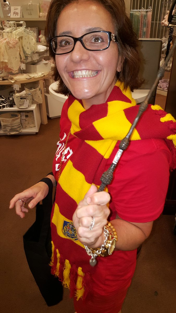 linmcgowan's tweet photo. @HollyCrozier @stefmac78 #IndigoMidnightMagic #CursedChild  🙆⚡❤📚😚 https://t.co/AnJLPMrZZW